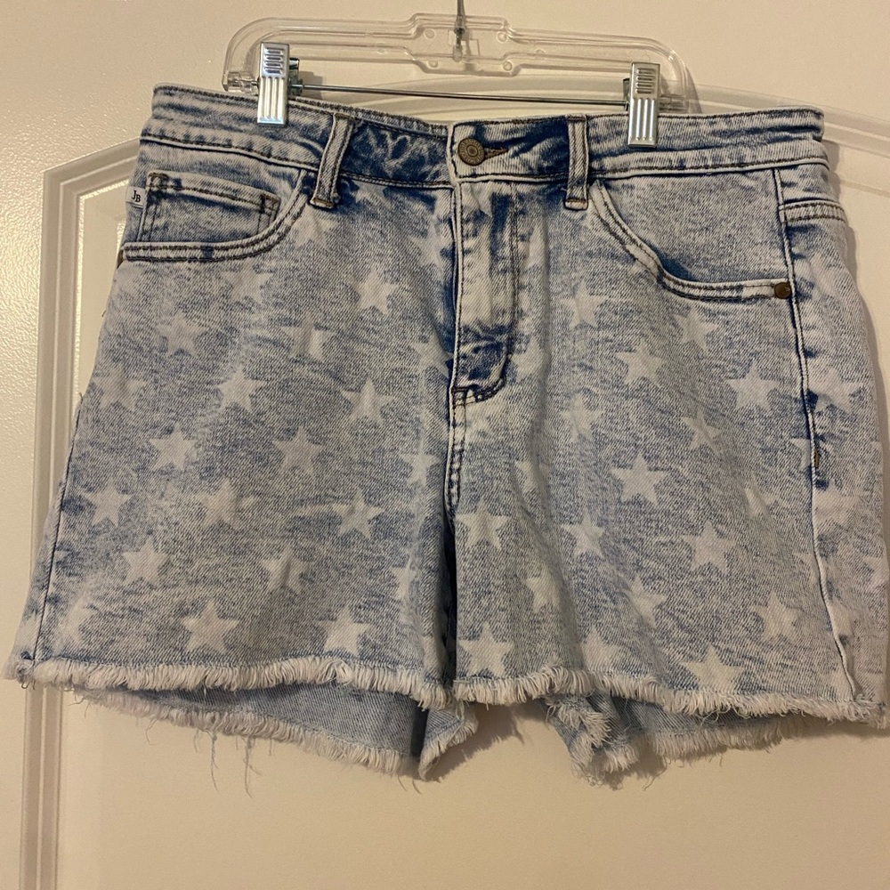 Judy Blue star denim shorts size Large.